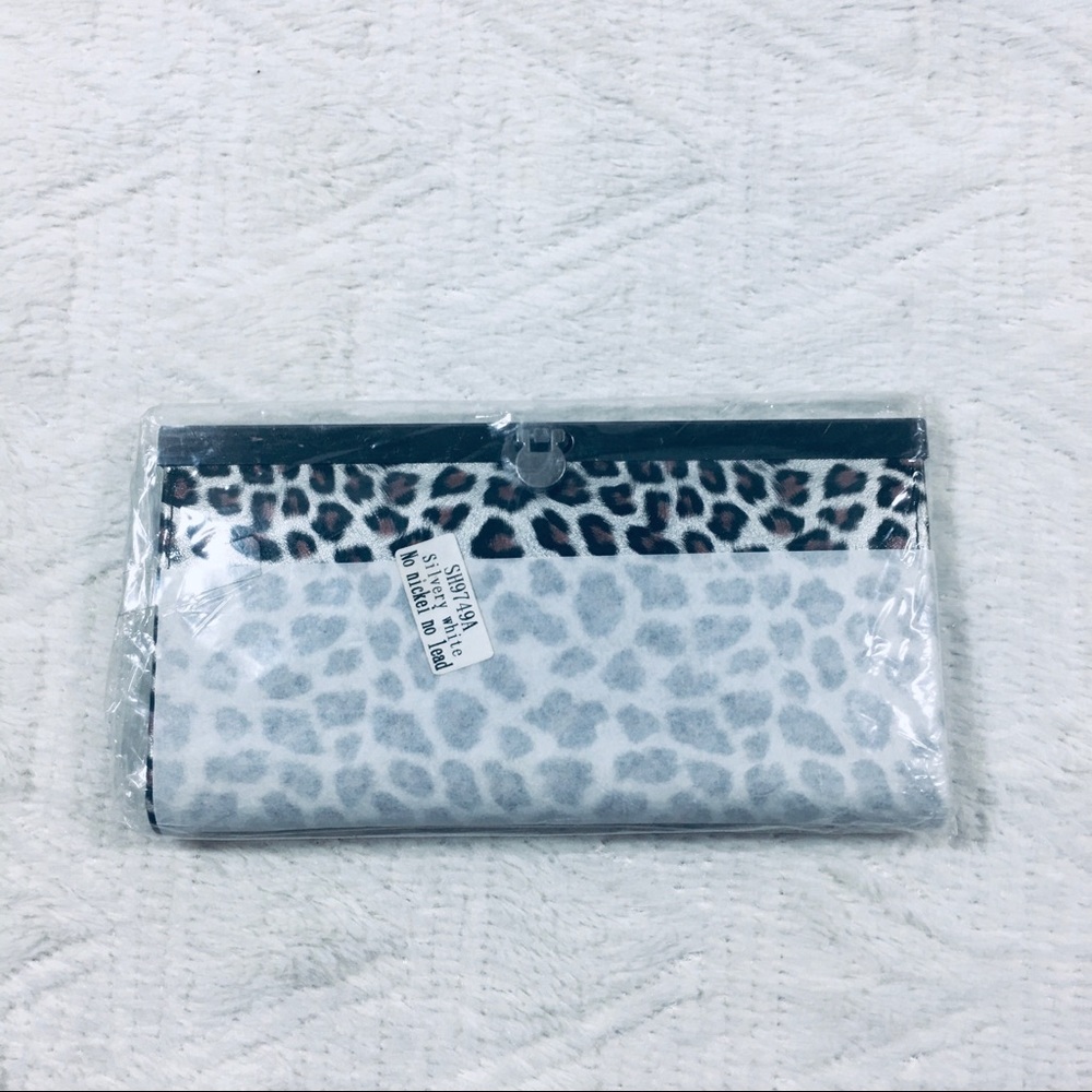 Cheetah Print Silver White Wallet